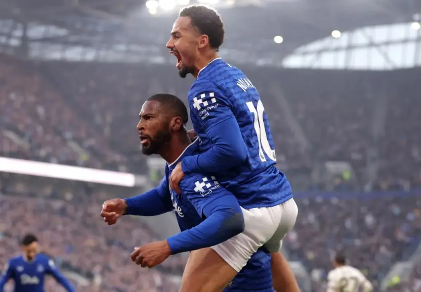 Resumo da Premier League: Everton Thrash Chelsea, Brighton Sink Liverpool, Fulham Fight Back, Leeds detido por Brentford